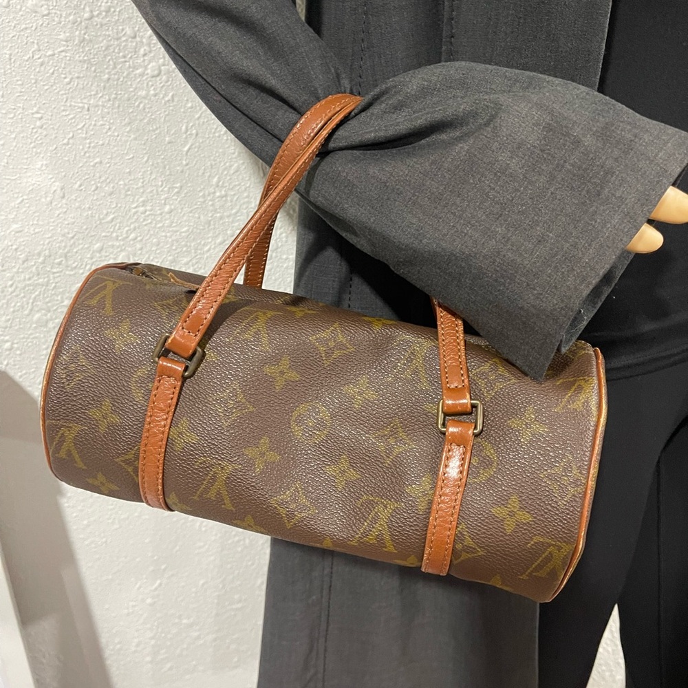 LV purse - Picture 3 of 5